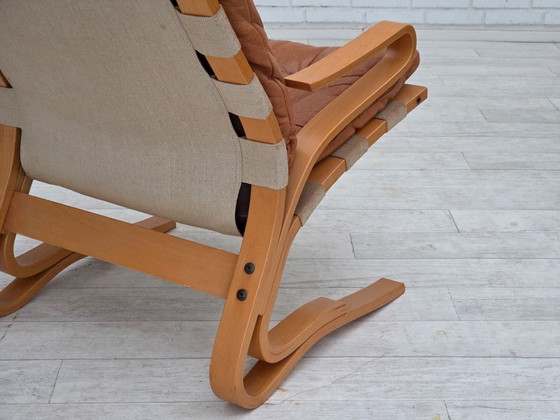 Image 1 of Noorse fauteuil uit de jaren 70, model "Kengu", meubelleer.