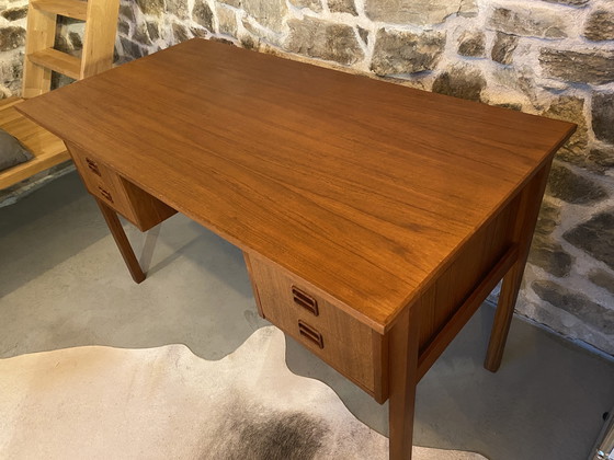 Image 1 of Vintage teakhouten bureau van Tibergaard