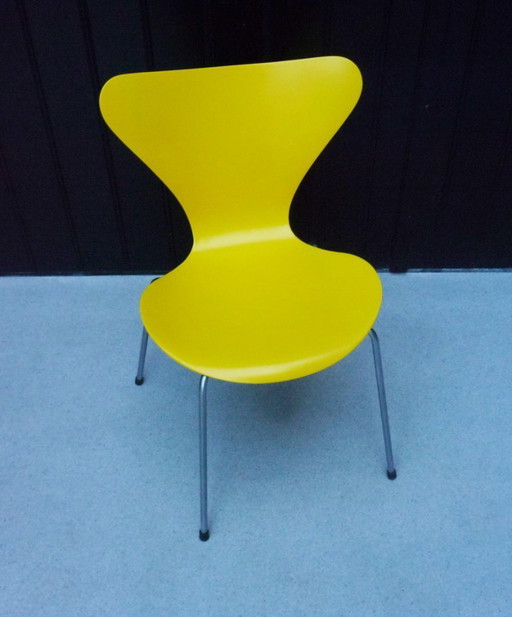 Chaise Mod. 3107 Arne Jacobsen Amarillo