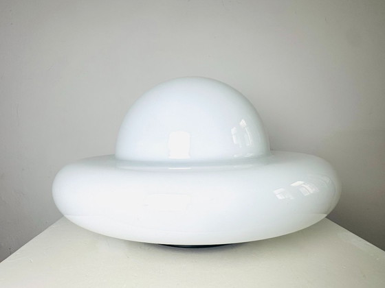 Sculptural UFO Space Age table lamp in opal glass, Italy, 1970s (photo 2 of 7)