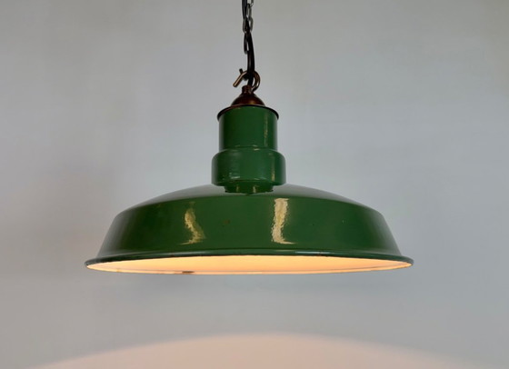 Image 1 of Industriële Britse hanglamp van groen emaille, jaren 60