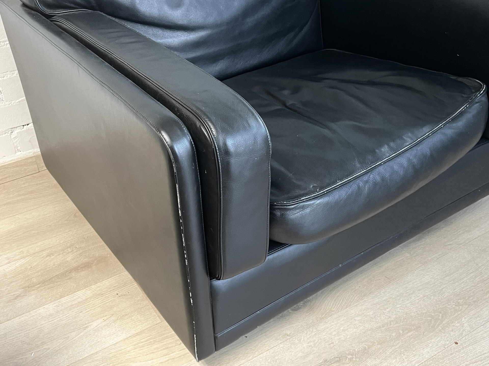 Poltrona Frau Breiter Sessel €750 Whoppah