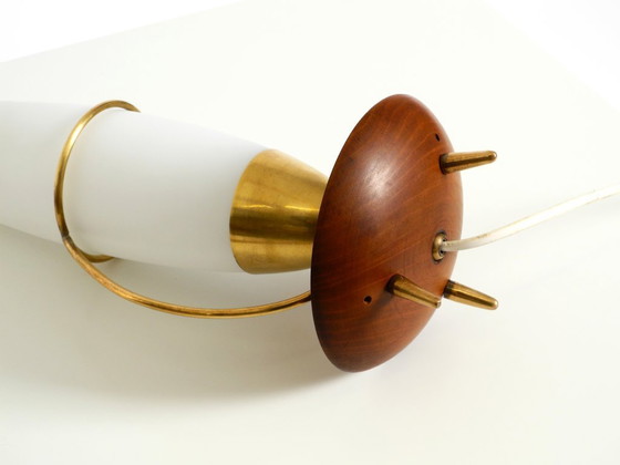 Image 1 of Large, beautiful Mid-Century Modern table lamp made of brass and teak, with a frosted glass shade | 42 cm | 16,5"