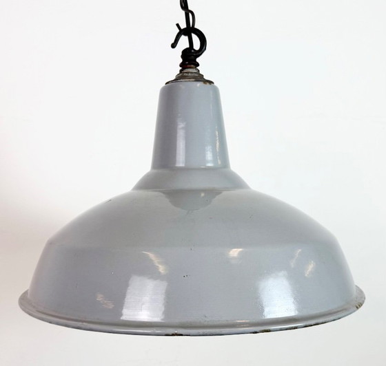 Image 1 of Lámpara colgante industrial británica de esmalte gris, década de 1960