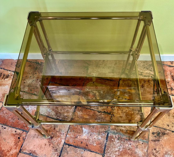 Pair of vintage Hollywood Regency style side tables, in brass and glass, dating from the 1970s. – Metal (photo 13 of 19)