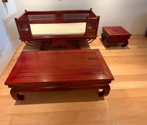 Panca elefante in teak thailandese con due tavoli oppio