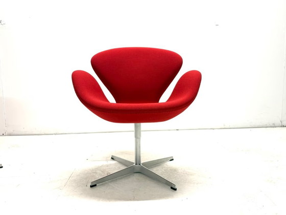 2x Fritz Hansen Swan chair Arne Jacobsen Poltrona Girevole, Sedie girevoli, Tessile, Alluminio, Rosso, Vintage (foto 9 di 14)