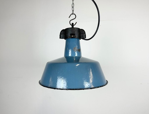 Lampada da fabbrica industriale in smalto blu con parte superiore in ghisa, anni '60