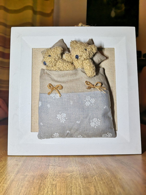 Image 1 of Vintage Goedenacht Frame / Teddybeer Onder Het Dekbed 90's