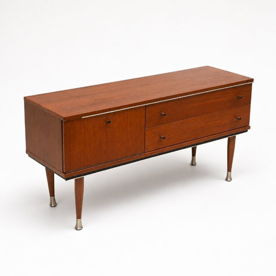 Image 1 of Vintage laag dressoir van teakhout gemaakt in de jaren ’60