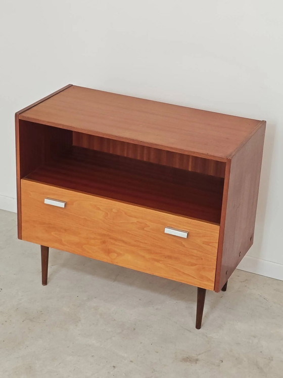 Piccola credenza in legno degli anni '70. – Armadi contenitori, Wood, Vintage (photo 6 of 18)