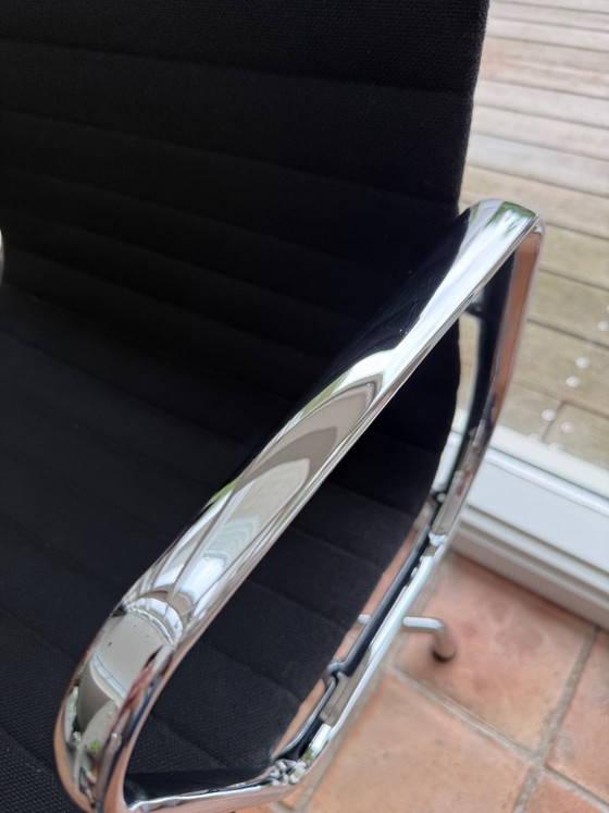 Image 1 of 2x chaises Vitra Eames EA 108 Nero Hopsak