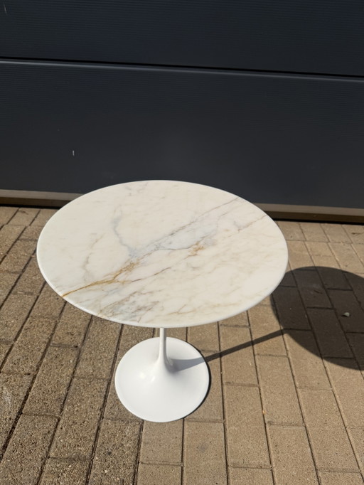 Table d'appoint Knoll Tulip en marbre Calacatta Gold (Oro) à l'ÉTAT NEUF ! Eero Saarinen