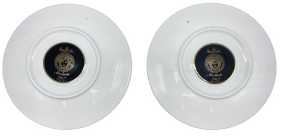 Set van twee hoge kopjes en schotels van Rosenthal Versace in de kleur "Medusa Red" (Italiaans design). (photo 4 of 5)