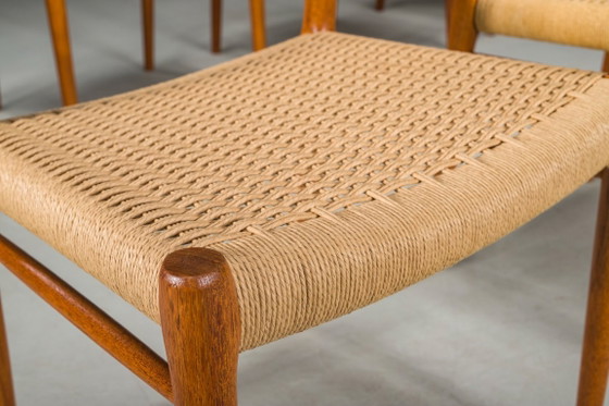 Image 1 of Chaises de salle à manger danoises en teck, modèle 75, par Niels Møller, années 1960, lot de 8