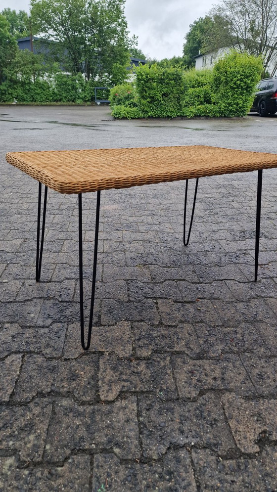 Tavolo e sedie a dondolo vintage in rattan e vimini, stile metà secolo, anni '50. – Wicker (photo 11 of 12)