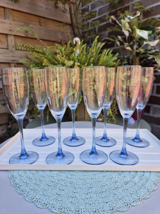 Set Of 8 Vintage Luminarc Azur Champagne Flutes With Original Box – Made In France (Blue Stem) (photo 6 of 15)