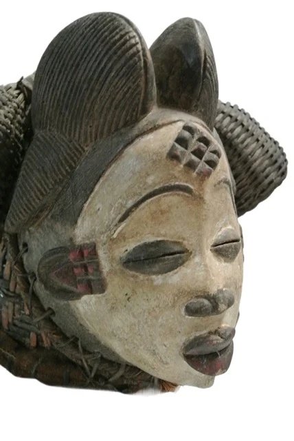 Antike Punu-Maske mit gewebter Kappe – Gabun – Bildhauerei, Wood (photo 2 of 11)