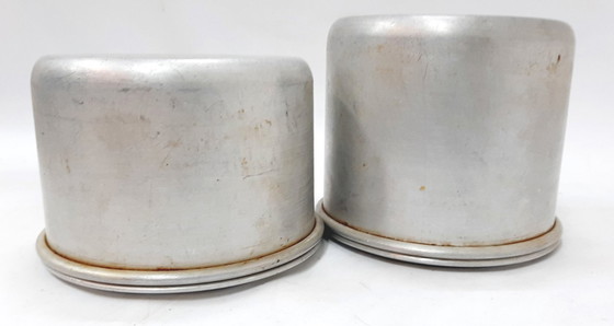 Image 1 of Recipientes de aluminio antiguos para almacenar alimentos