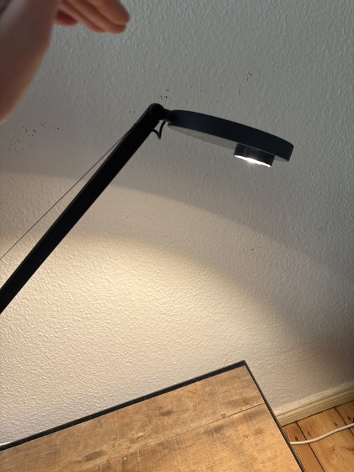 Artemide Athena vloerlamp van Naoto Fukasawa (2021) – Minimalistisch LED-design