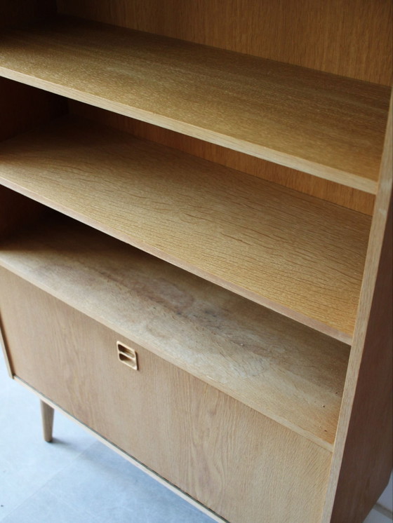 Vintage Danish Bookcase in Oak with Flap Door – Wood (photo 6 of 7)