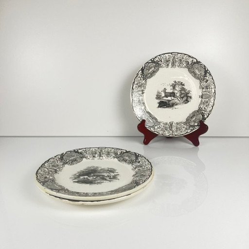 Trio antieke Sarreguemines U&C-borden, jachtscène, 1850 - 19e eeuw, zwart aardewerk, De hinde, Gems, Vos