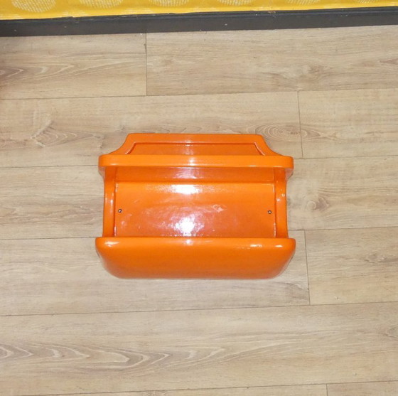 Image 1 of 1 di 2 Scaffale da parete in plastica arancione anni '70, spazio di archiviazione, anni '70, anni '60, metà secolo, vintage