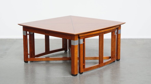 In good condition Art Deco Schuitema design coffee table with extendable parts from the Decoforma series