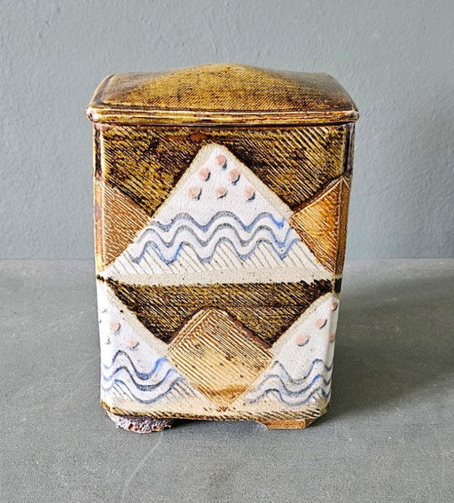 Jos Vulto (1953-2001) Rectangular ceramic lidded container