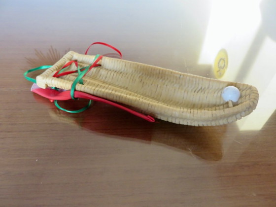 Image 1 of Pelota decorativa de resina, País Vasco, años 60-70.