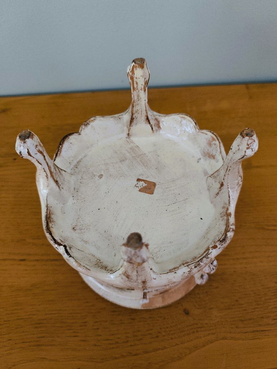 Image 1 of Antique round jewelry box