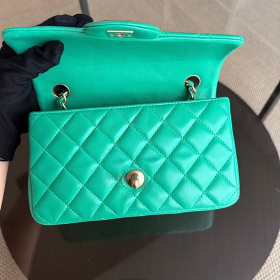 Image 1 of Chanel Classic Flap Mini - 20 cm gewatteerd lamsleer, groen, goudkleurige hardware, serie 18