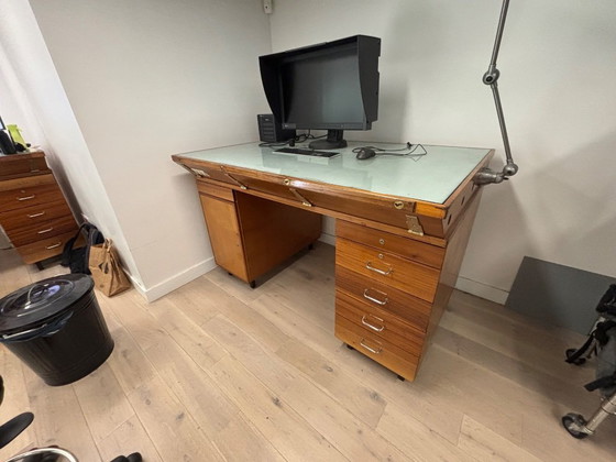 Image 1 of Escritorio con mesa de luz