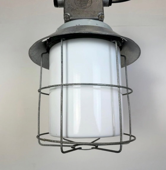 Image 1 of Lampada industriale a gabbia in alluminio con vetro opalino di Elektrosvit, anni '70