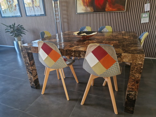 Esstisch mit Birkenrindenintarsien