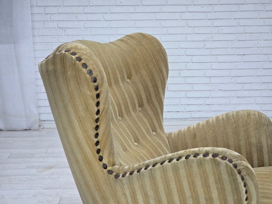 Image 1 of Dänischer Sessel aus den 1960er Jahren, hellgrüner Möbelveloursbezug, Buchenholz.