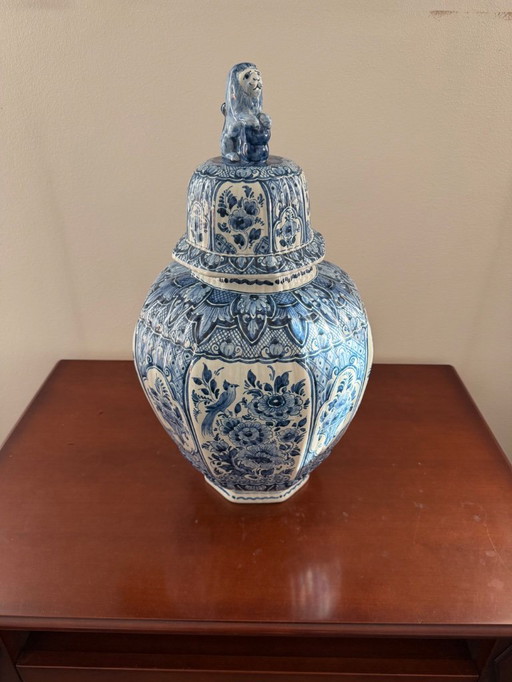 2 vases brand, old Delft.