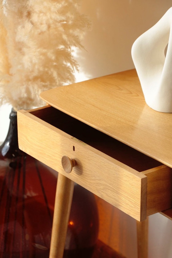 Image 1 of Console Vintage en Chêne Massif – Pieds Fuseaux & 2 Tiroirs