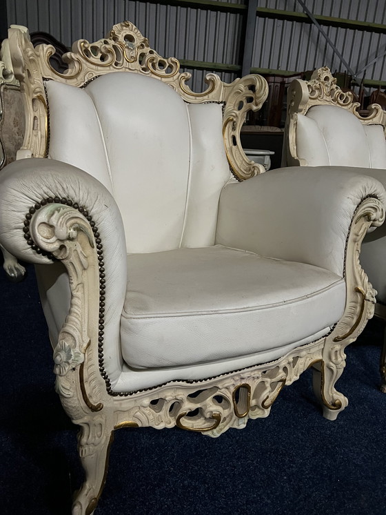 Image 1 of 2 barocke Sessel mit Lederbezug