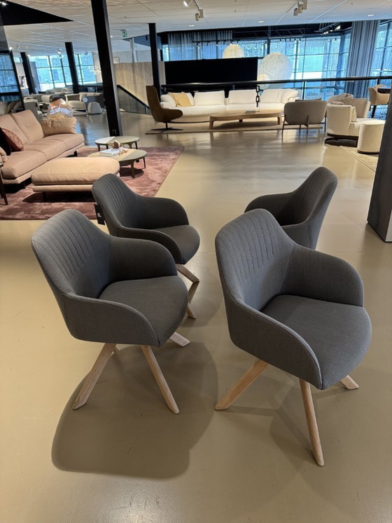 Image 1 of 4 chaises de salle à manger Arco Ease H