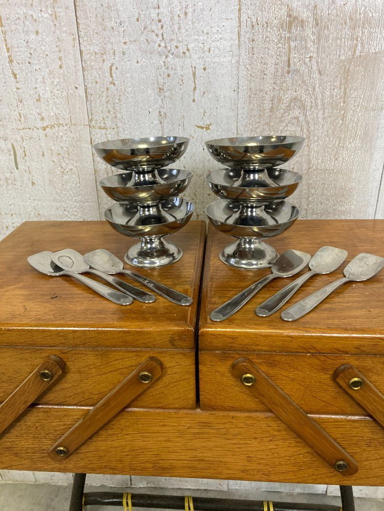 Image 1 of 6 ice cream cups and small spoons