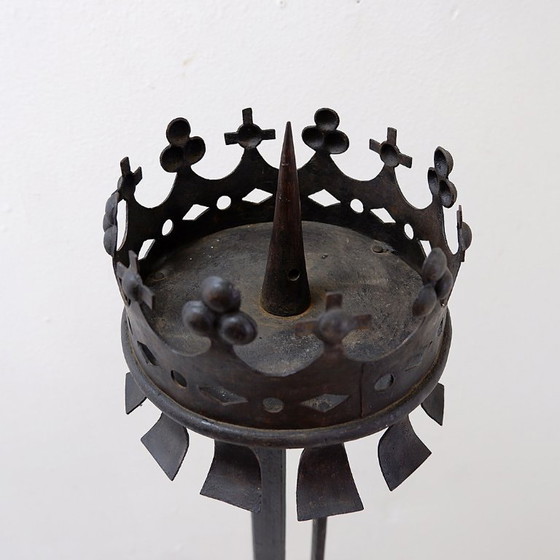 Image 1 of Grote Italiaanse smeedijzeren kroonluchter met kroonmotief - 19e eeuw