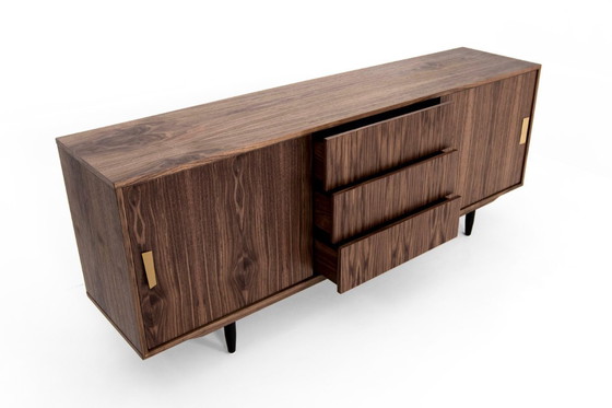 Image 1 of Cómoda O-S05 de nogal con puerta corredera y 3 cajones