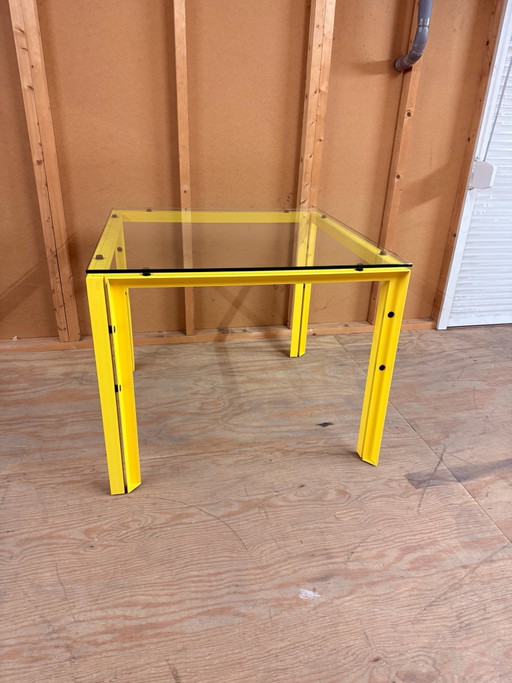 Functionals WT Table | 90 x 90 x 74 cm | amarillo zinc / cristal