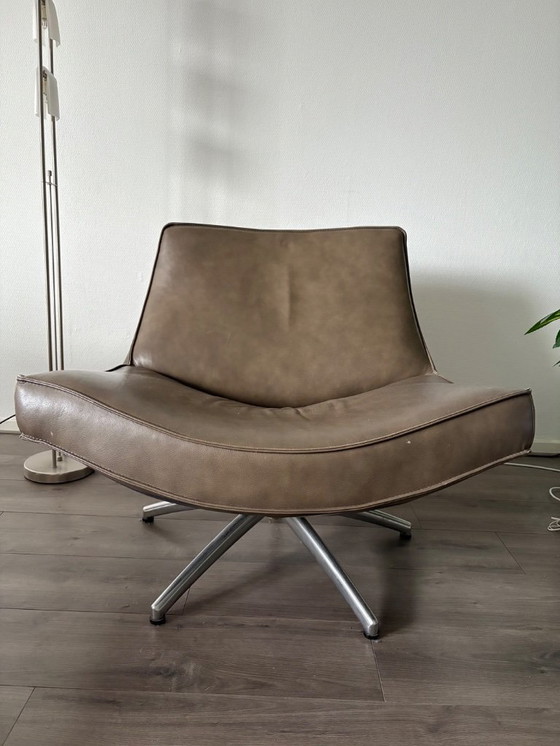 Image 1 of Poltrona moderna in pelle