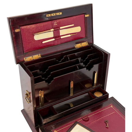 Image 1 of 19ème siècle - Victorien - Papeterie / Bureau - Marqueterie de bois de rose et charnières en laiton