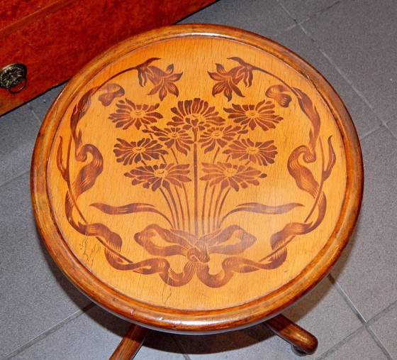 Image 1 of Originaler antiker Klavierstuhl im Thonet-Stil mit Intarsien
