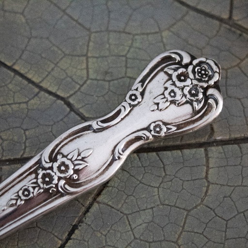 Vintage-Kuchenheber aus dem Jahr 1951, versilbert, Design „Magnolia“ von Wm Rogers Mfg.