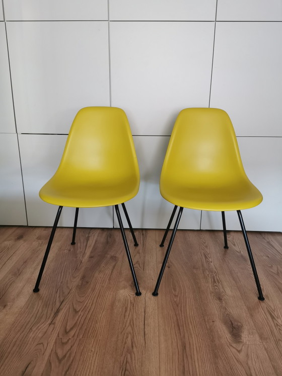 Image 1 of Juego de 2 sillas Vitra Eames DSX (amarillas)