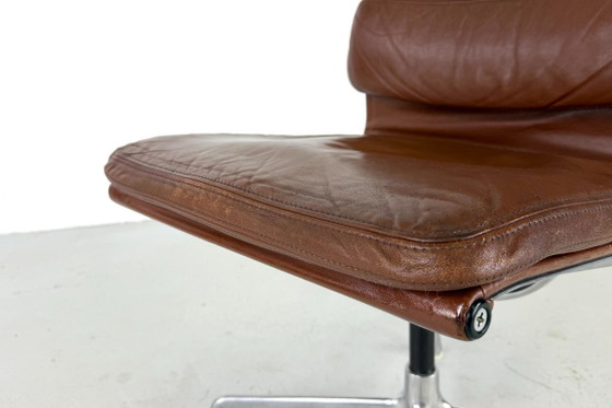 Softpad EA 205 di Charles e Ray Eames per Herman Miller - Anni '70 – Sedie da ufficio, Pelle (photo 4 of 11)